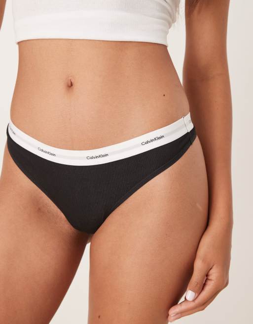 Tanga negro de canalé de algodón elástico de Calvin Klein, 2 de 4