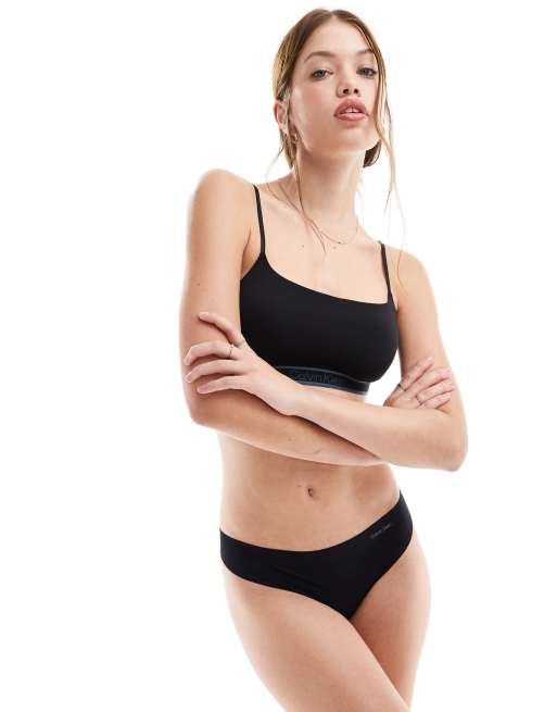 Tanga negro invisible con diseño reducido de Calvin Klein, 2 de 4