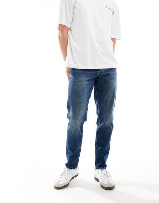 Tapered fit-jeans jumper i medium forvasket blå fra FhyzicsShops DESIGN