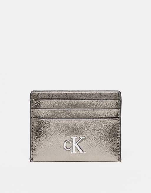 Tarjetero gris plomo con diseño minimalista y monograma de Calvin Klein Jeans 