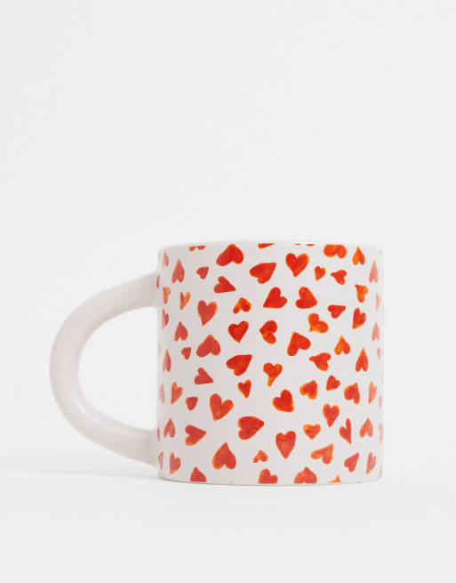 Taza con estampado de corazones Macy de Monki