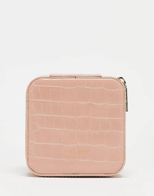 Ted Baker – Hazelli – Różowe etui na biżuterię ze wzorem skóry krokodyla