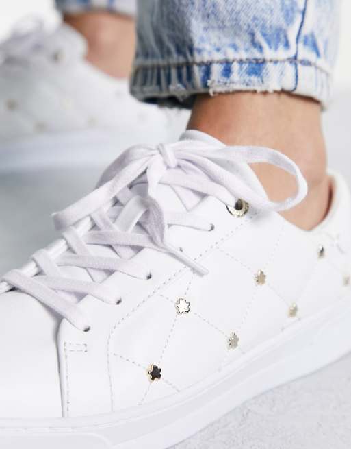 Een nacht Verbaasd Diverse Ted Baker - Libbin - Doorgestikte sneakers met magnolia studs in wit | ASOS