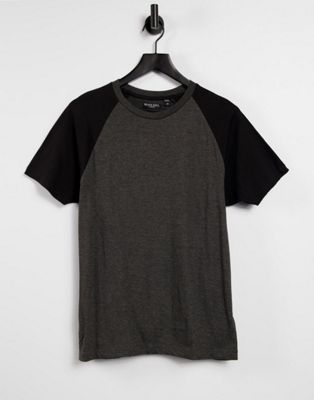 фото Темно-серая с черным футболка с круглым вырезом и рукавами реглан brave soul-черный цвет
