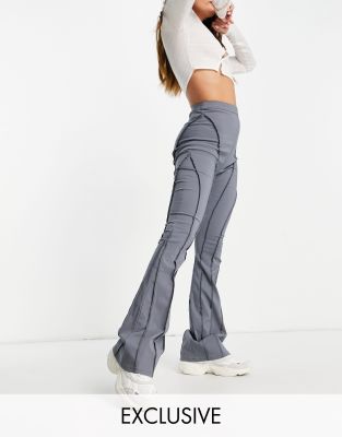 Брюки-клеш  Asos Темно-серые расклешенные брюки с декоративными рельефныеми швами COLLUSION-Серый