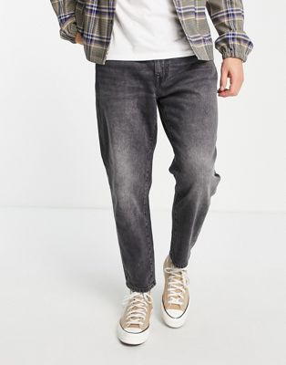 фото Темно-серые выбеленные джинсы из органического хлопка свободного кроя укороченной длины selected homme-серый