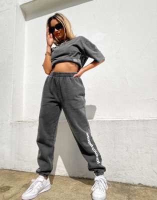 Спортивные брюки Темно-серые выбеленные oversized-джоггеры с небольшим логотипом от комплекта ASOS Weekend Collective-Серый
