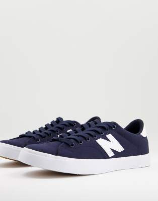 Туфли и спортивная обувь Темно-синие с белым кроссовки New Balance 210-Черный цвет
