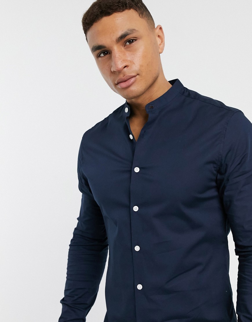 фото Темно-синяя приталенная рубашка с воротником на пуговицах asos design-темно-синий