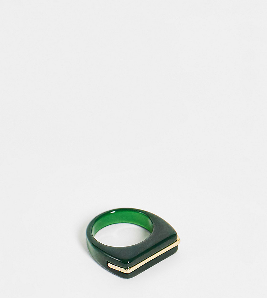 фото Темно-зеленое полимерное кольцо с золотистой отделкой designb-зеленый цвет designb london curve