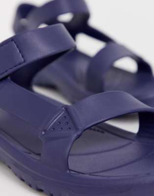 crocs avenues mall