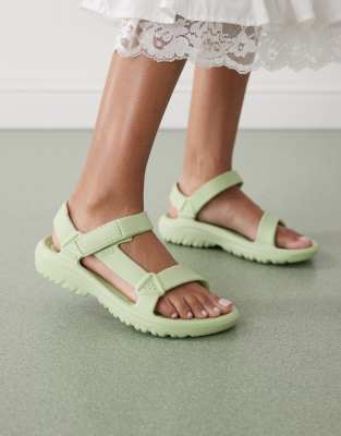  Hurricane Drift sandal in matcha green