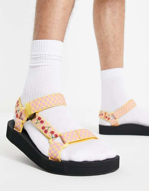 Teva - Mid Universal - Sandaler med kirsebærprint i lyserød