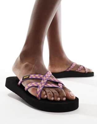 Teva Olowahu sandals in geometric pink - ASOS Price Checker