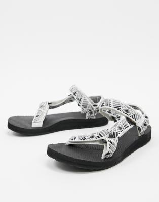 teva boomerang sandals