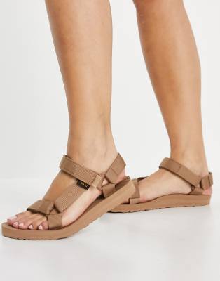 TEVA ORIGINAL UNIVERSAL SANDALS IN SAND DUNE-BROWN