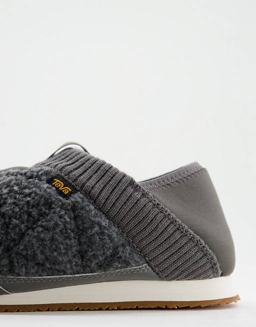 Gifts TEVA re-ember moc fleece slippers in grey 