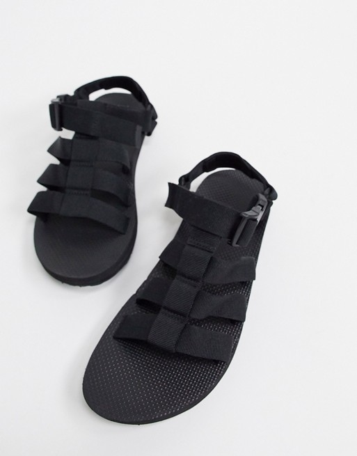 Teva sandals with clasp in black