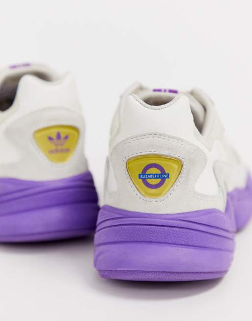 TFL Falcon en color hueso y violeta de adidas | ASOS