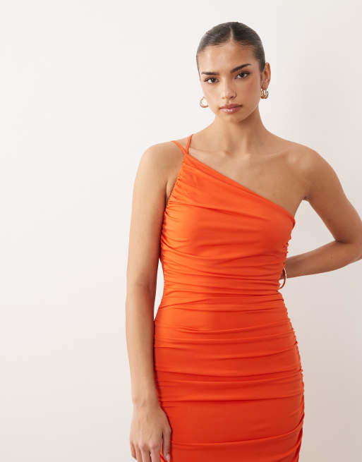 TFNC – Anschmiegsames, gerafftes Maxikleid in Orange mit One-Shoulder-Träger und Rückenausschnitt, 3 von 4