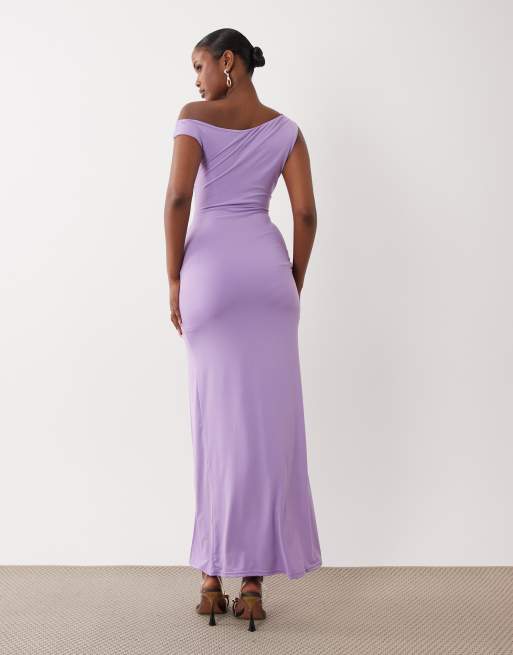 TFNC – Anschmiegsames Midaxi-Kleid in Flieder mit abfallender Schulterpartie und hohem Beinschlitz, 4 von 4