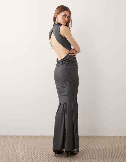 TFNC – Ärmelloses, figurbetontes Maxikleid in Anthrazit mit hohem Ausschnitt, Raffung und Rückenausschnitt, 2 von 4