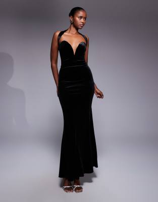 TFNC - Bandeau-Maxikleid aus schwarzem Samt mit Herzausschnitt und Detail am Hals