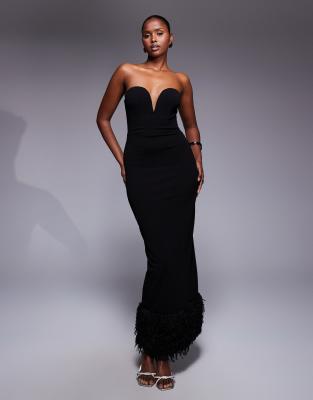 TFNC - Bandeau-Maxikleid in Schwarz mit Kunstpelzbesatz