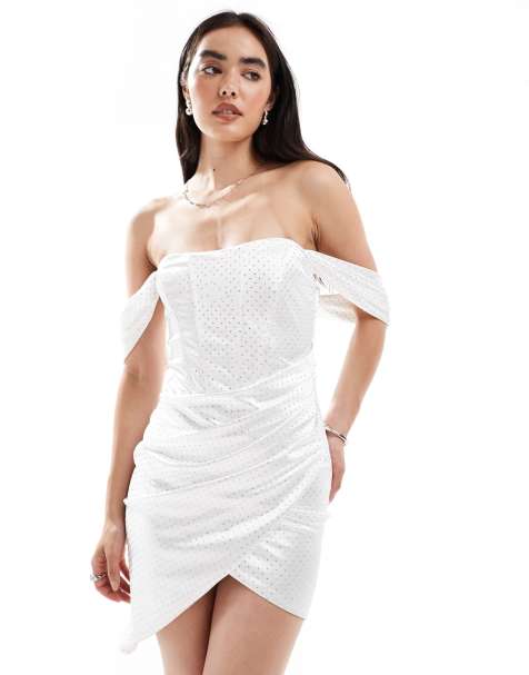 TFNC – Biała zdobiona dżetami sukienka gorsetowa mini z dekoltem bandeau, obniżoną linią ramion i kopertowym dołem - view 1