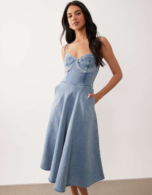TFNC - Blå cami-midikjole i stretch-denim med fuld nederdel og skåldetaljer, 3 af 4