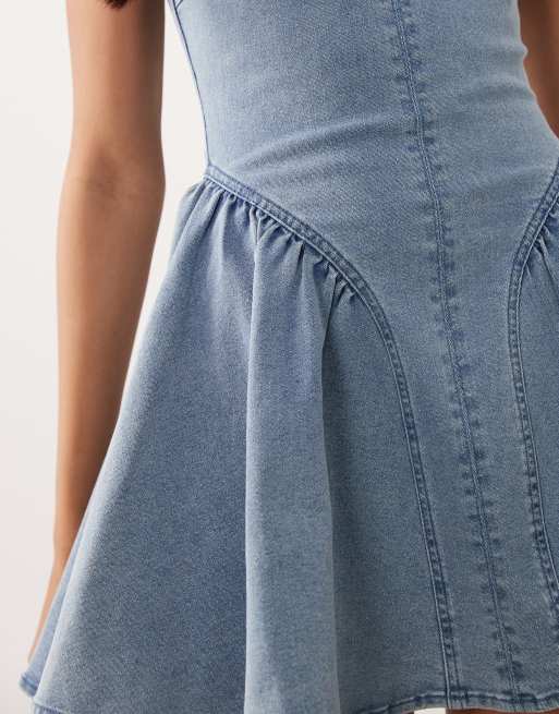 TFNC – Blå miniklänning i stretchig denim med båtringning och vid kjol, 4 av 4