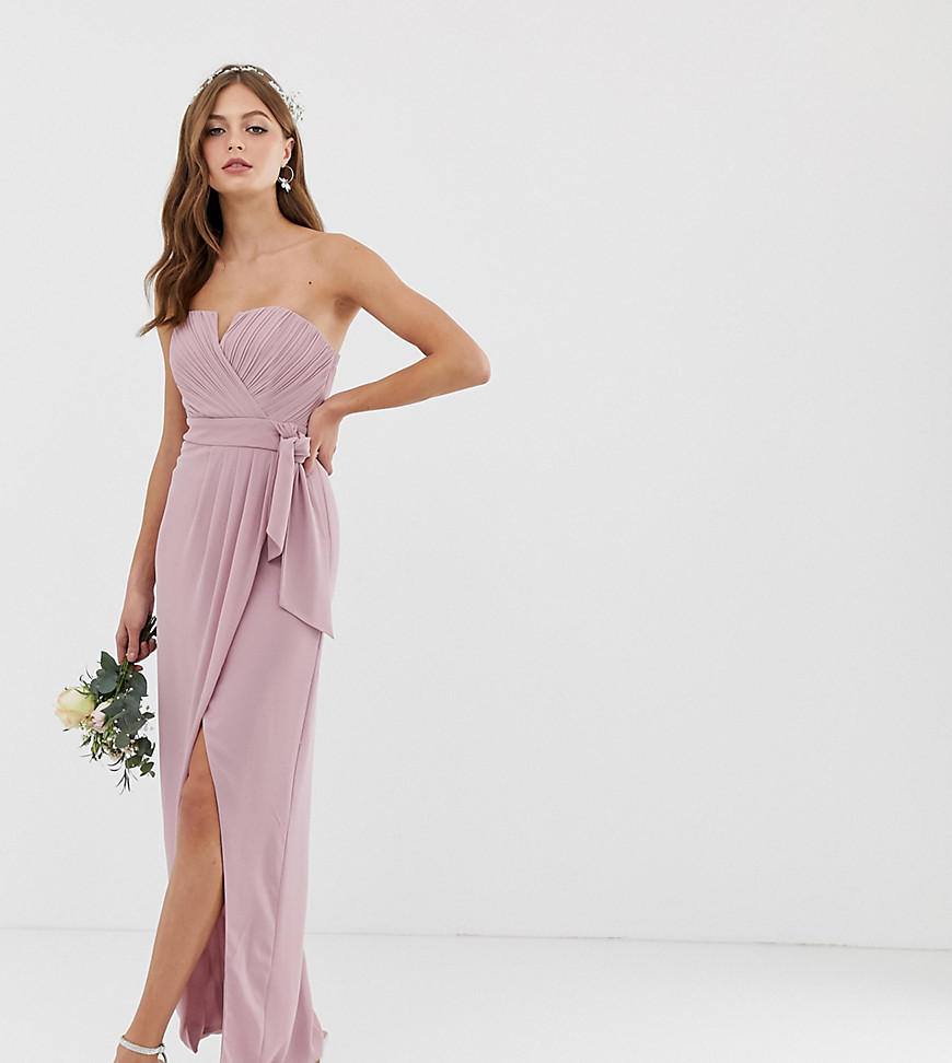 TFNC – bridesmaid exclusive – rosa bandeauklänning med omlott i midaximodell med veckad detalj