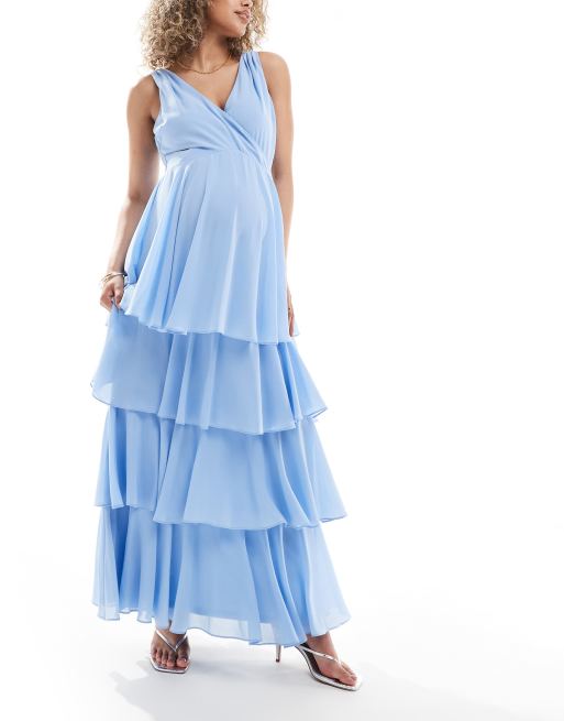 TFNC Bridesmaid Maternity Gestuftes Chiffon Maxikleid in Puderblau Umstandsmode