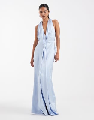 TFNC - Bridesmaid - Maxikleid aus Satin in Blau mit tiefem Ausschnitt, Neckholder, und Quastendetail