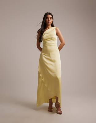 TFNC - Bridesmaid - Maxikleid aus Satin in Gelb mit One-Shoulder-Träger und Wickelrock