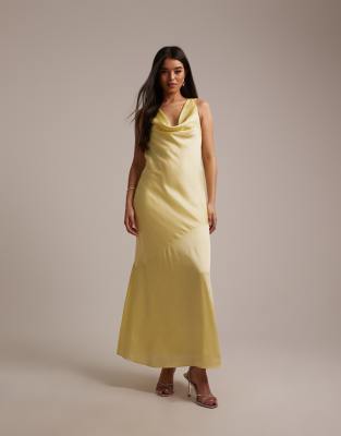 TFNC - Bridesmaid - Satin-Maxikleid in Zitronengelb mit Wasserfallausschnitt vorne und hinten