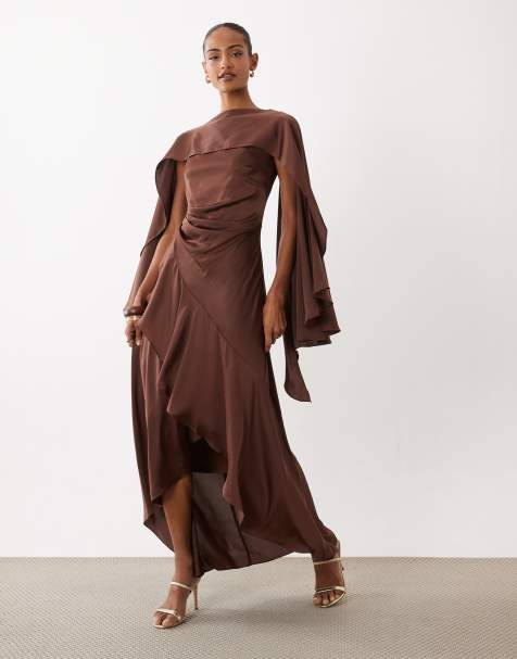 TFNC – Bridesmaids – Satin-Maxikleid in Schokobraun mit Cape-Oberteil und Wickelrock - view 1