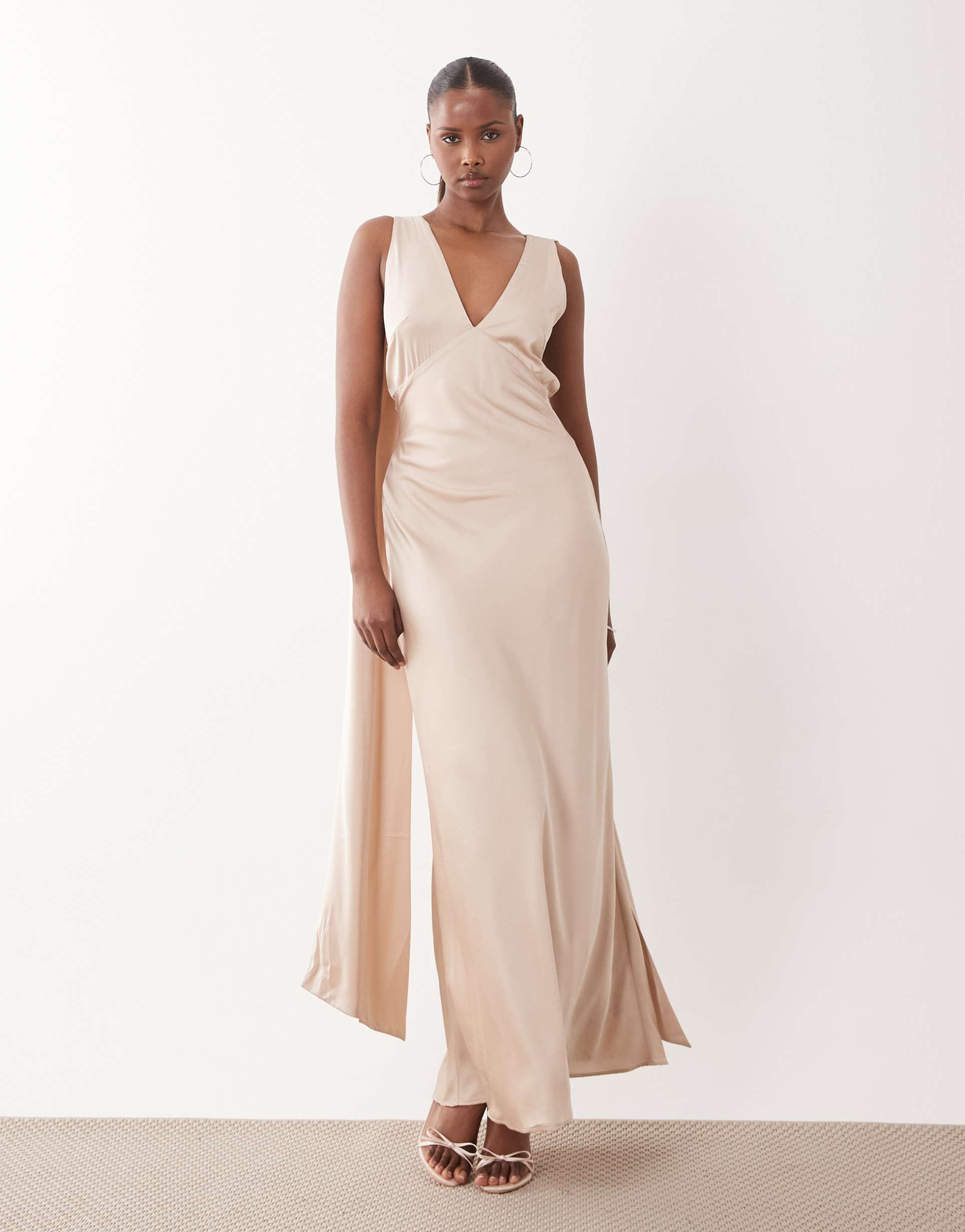 tfnc bridesmaids v-neck lace up satin maxi dress with scarf in cream