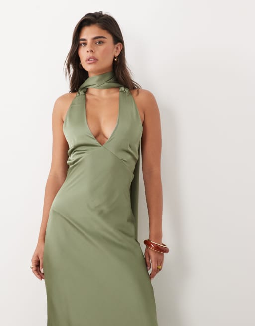 TFNC Bridesmaids vestito lungo in raso con scollo a V, allacciatura, schiena aperta e collo a sciarpa, verde oliva, 2 di 4