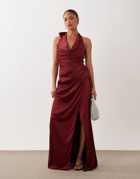 TFNC Brudepige Petite satin halterneck maxikjole med vandfaldsudskæring, dyb udskæring og slidsdetalje i burgundy - view 1