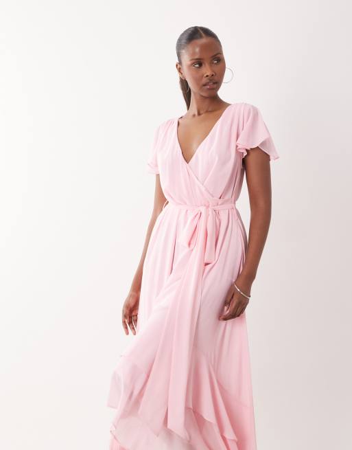 TFNC - Brudepiger - Babylyserød maxikjole med V-hals, bindebåndsdetalje og asymmetrisk kant i chiffon, 2 af 4