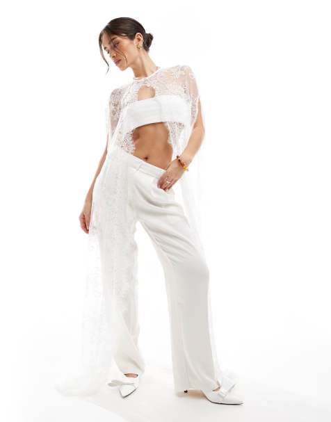 TFNC - Bruidskleding - Maxi cape van kant met geschulpt detail in wit - view 1