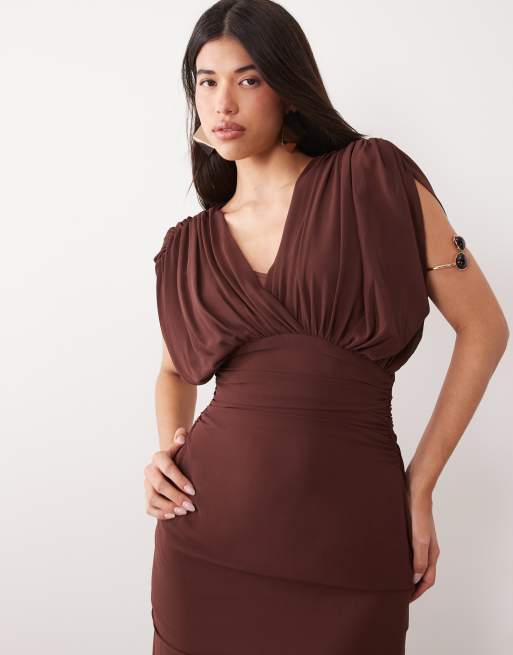 TFNC Chiffon-Maxikleid in Schokobraun mit geraffter Taille, transparent und nach hinten abfallendem Saum, 4 von 4