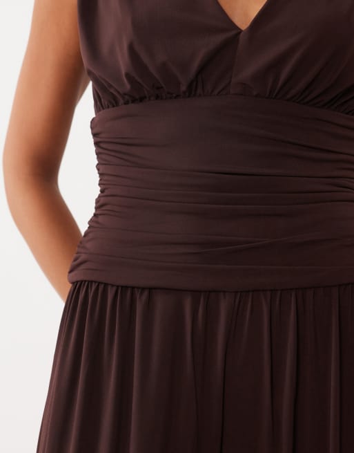 TFNC combinaison sans manches à décolleté plongeant et jambes ballon couleur chocolat, 3 de 4