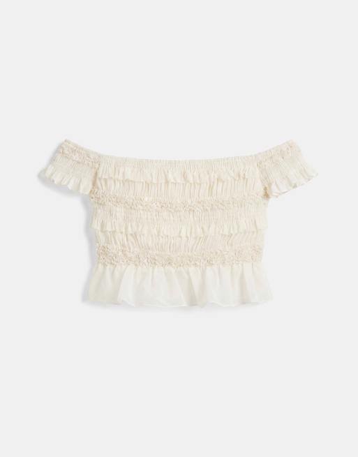 TFNC – Gräddvit, smockad crop top i chiffong med bara axlar och volang, del av set, 6 av 8