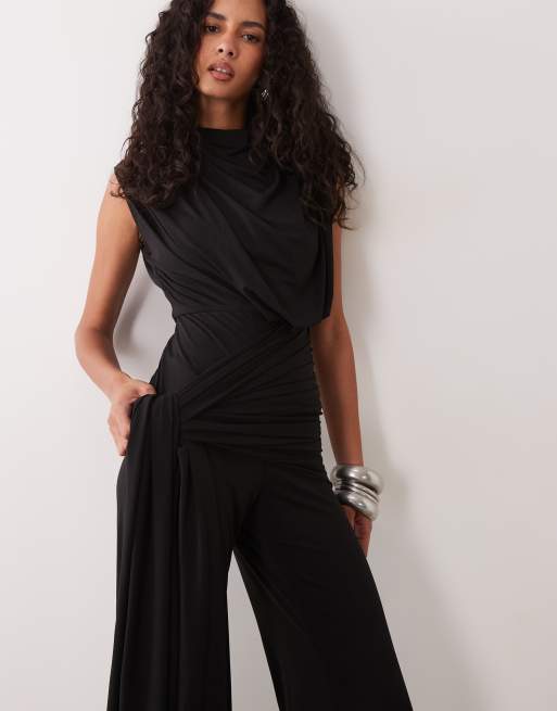 TFNC Jumpsuit mit Drapierung und Bindegürtel in Schwarz, 2 von 4