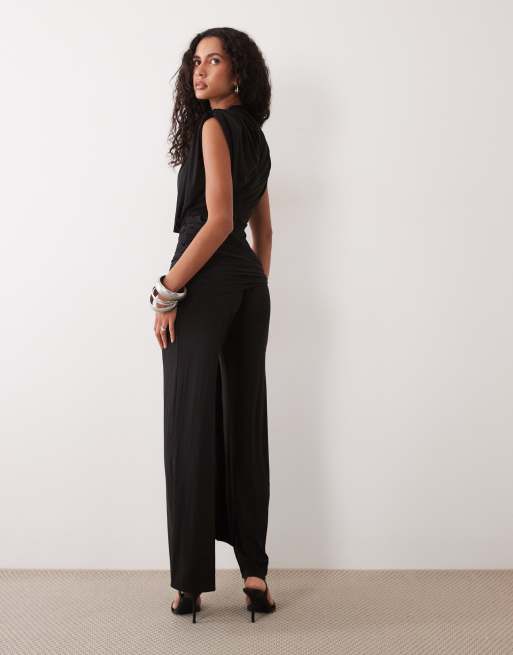 TFNC Jumpsuit mit Drapierung und Bindegürtel in Schwarz, 3 von 4