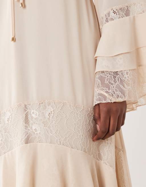 TFNC – Langärmliges, gerüschtes Chiffon-Maxikleid in Cremeweiß mit V-Ausschnitt, 4 von 4
