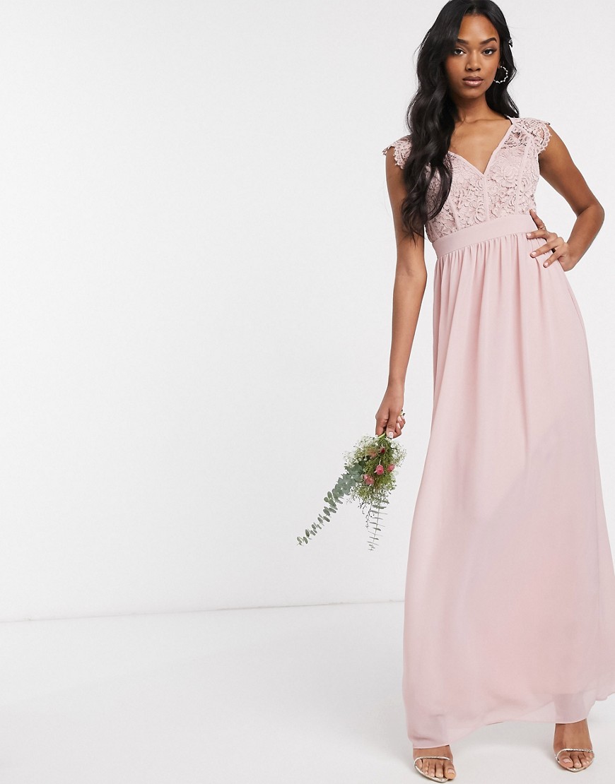 TFNC - Lange diepuitgesneden kanten jurk met geschulpte achterkant voor bruidmeisjes in roze