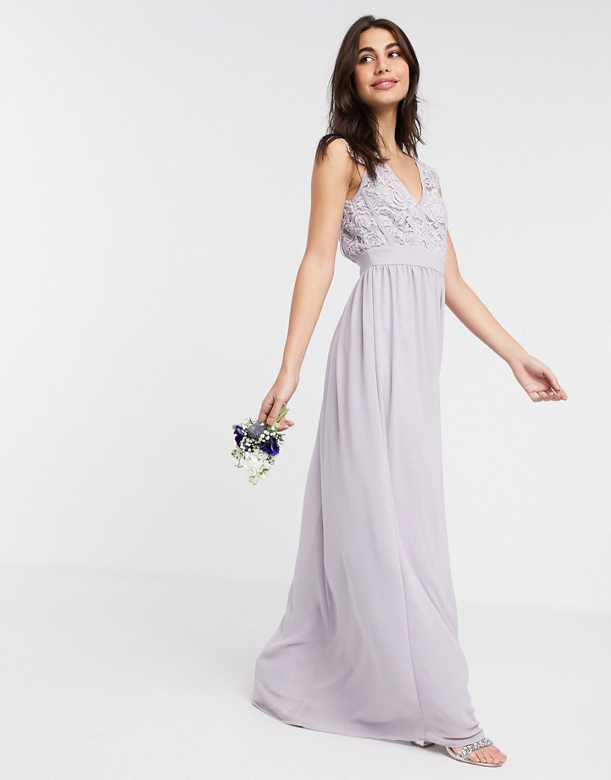 TFNC - Lange diepuitgesneden kanten jurk voor bruidsmeisjes met geschulpte achterkant in grijs